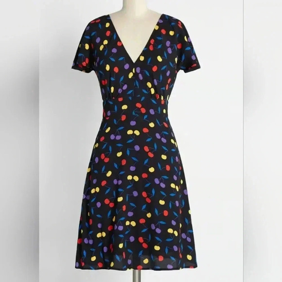 NWT ModCloth Forever at Ease Mini Dress Black Cherry Bomb Recycled Poly Size L - Picture 1 of 10